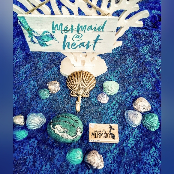 4 piece Mermaid bundle,& Real hand painted sea shells are included too! - Picture 1 of 12